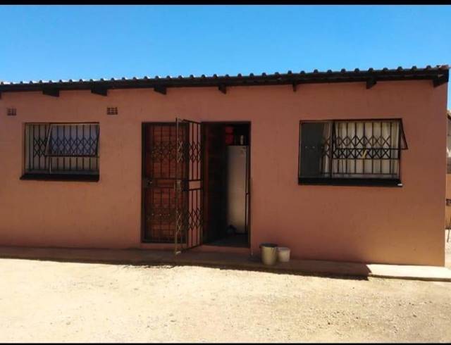 3 BEDROOM HOUSE FOR SALE IN PROTEA GLEN EXT